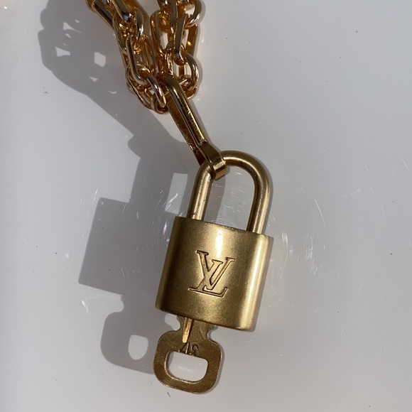 Authentic Louis Vuitton Lock and Key Set on a Chain. - Picture 9 of 10
